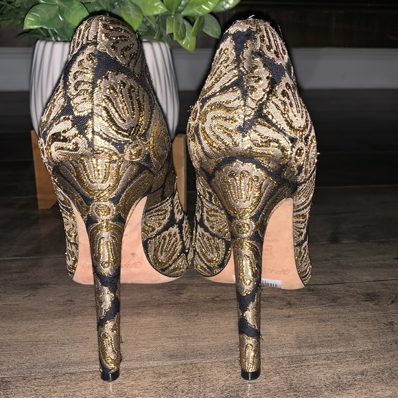 NWT GIAMBATTISTA VALLI GOLD JACQUARD FABRIC STILETTO - Picture 6 of 10